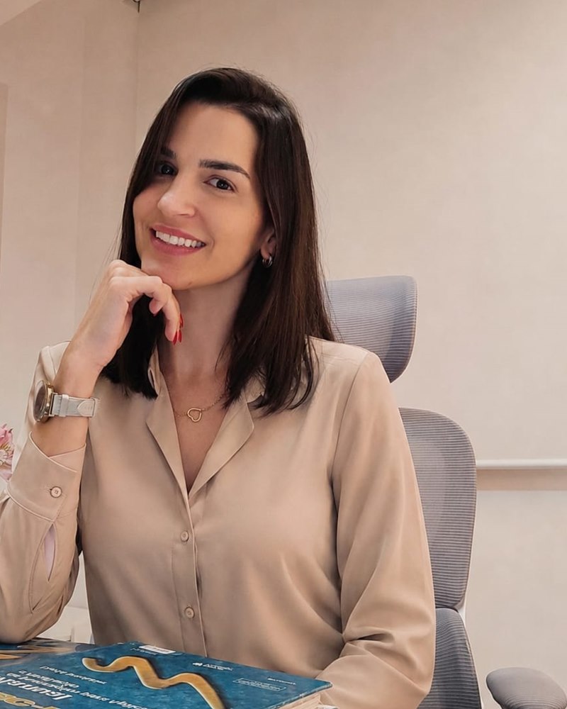 Luiza Angeli no consultório da Clínica Arbor Mentis